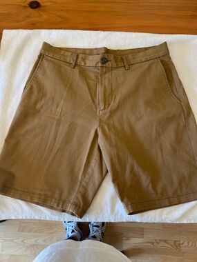 Old Navy Men's Flat Front Khaki Brown Shorts